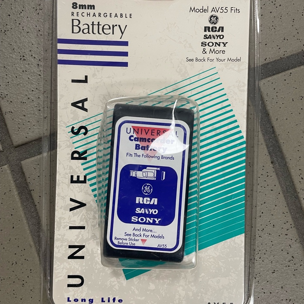 Brand new in box Universal 8mm Rechargeable Camcorder Battery
